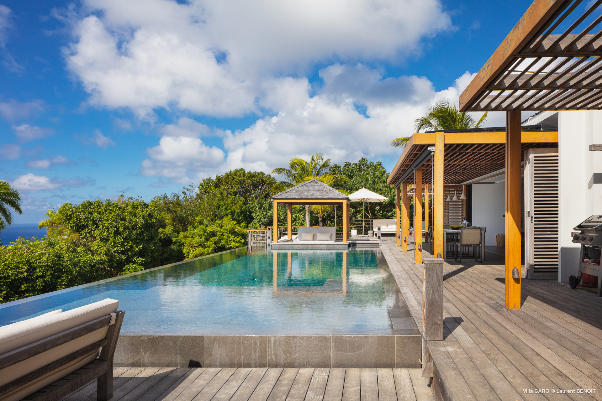 Villa Caro pool and architecture